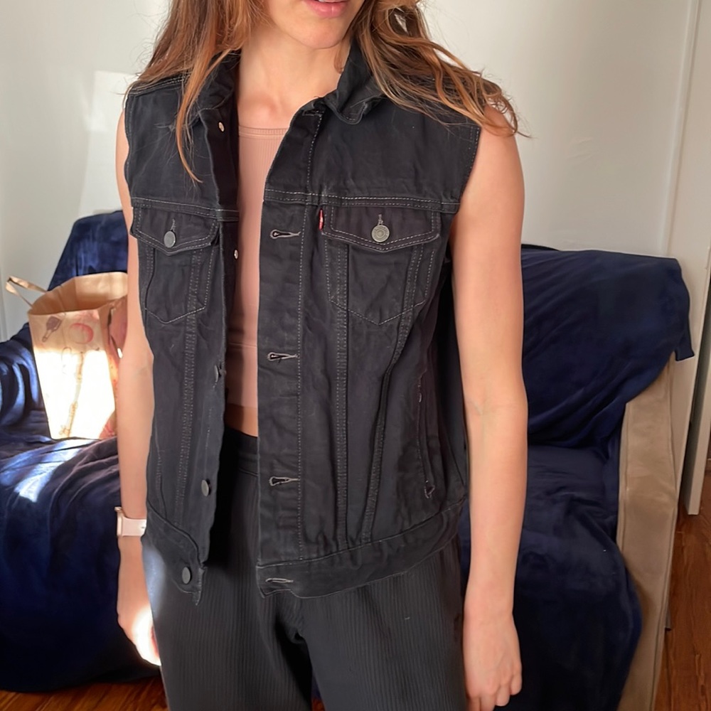Authentic Levi Vest Woman’s size M